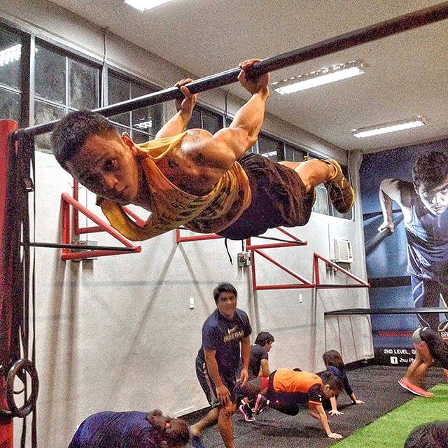 Calisthenics is all about progressions. Elite athletes and beginners can always find progressions to improve strength, cardio, endurance and power all in the same class. 🏻 Come by Sparta Calisthenics Academy and learn how to work out without external weight and still get extreme results. Located at 126 Pioneer Street Mandaluyong.09777634402/6553799#calisthenics #spartacalisthenicsacademy #thisisspartaph #spartanresolution #gains #muscle #sexy #strong #kalos #sthenos