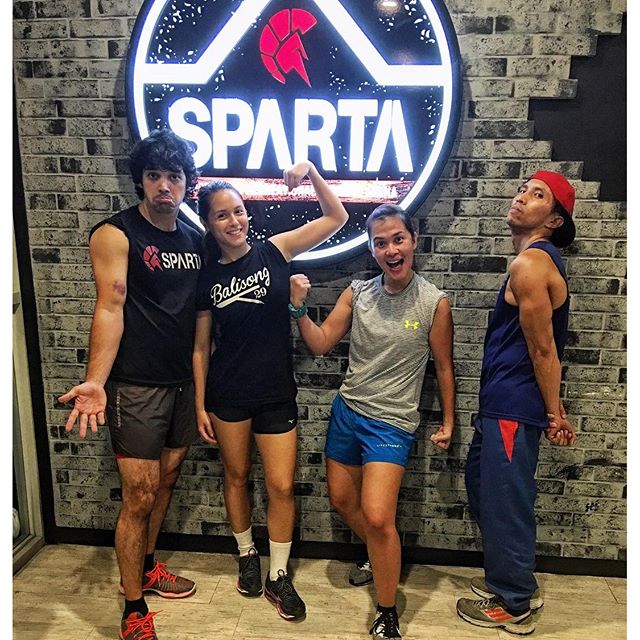 It's always more fun working out with friends. You encourage each other to go further and you support each other when times get challenging. You also always leave the gym smiling 😎🤗 #kalos #spartacalisthenicsacademy #spartanresolution #thisisspartaph #muscle #fitness #fitnessbuddies