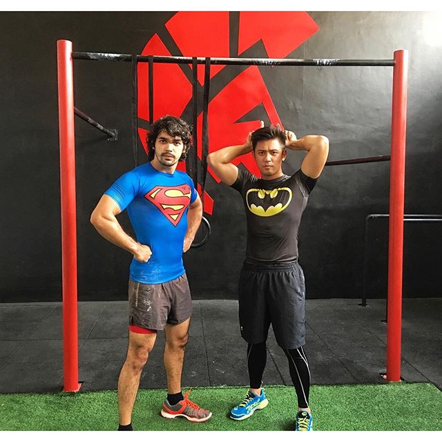 Superman vs Batman ....😎 #calisthenics #spartacalisthenicsacademy #bodyweight #fitness #webreedchampions #spartanattitude #muscles #spartaph