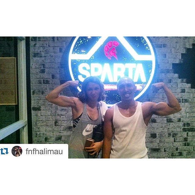 Aaaaand she's back!!!! This time, with her guns!!! @iyavillania and @fnfhalimau flexing their biceps 🏻🏻 #thisisspartaph #SpartanResolution #spartaphilippines #spartacalisthenicsacademy