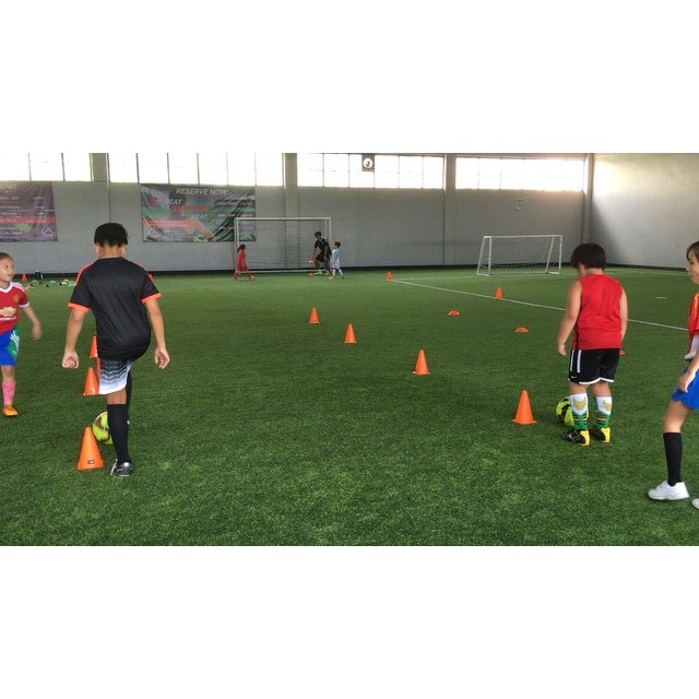 Ball handling should be taught at an early age. Through constant practice, the body develops muscle memory and allows one to move more comfortably with the ball. Over time, the touches and movement with the ball become faster and faster.Learn all the basic movements and progressions to become an elite player, right here in the SPARTA Football Academy. Classes are every MWF 10am-12nn, open to 3-15 year old boys and girls. Rates:P600 Walk in P6,000 for the month P18,000 April-June (includes Jersey) ENROLL NOW and play in the best indoor sports facility in the Philippines️️ #spartafootballacademy #football #thisisspartaph