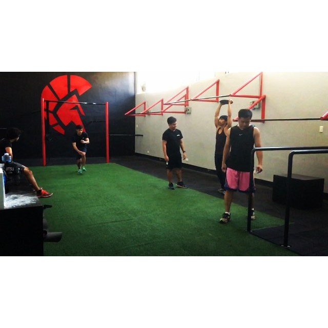 Personal training at the SPARTA Calisthenics Academy ensures you get 100% of our Strength and Conditioning Coaches all to yourself.If you have specific goals you want to reach, but don't feel like working out at night or in a group, make sure you call 09777634402/6553799 to inquire more about our Personal Training program or reserve YOUR SLOT with our coaches.🏻😎 #thisisspartaph #webreedchampions #spartanresolution #spartanattitude #spartacalisthenicsacademy Coaches: @tonvergel @fnfhalimau Trainees: @nacinorocco , Harris, @mackiegalvez