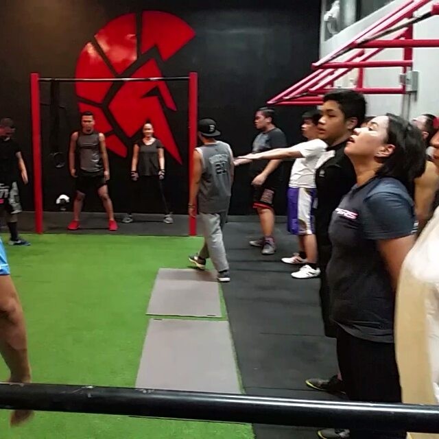One of our favorite squat warm ups for both Sthenos and Kalos classes! Squats are awesome for strength and conditioning for beginners and advanced athletes. #thisisspartaph #spartacalisthenicsacademy #sthenos #kalos #bringsallyup