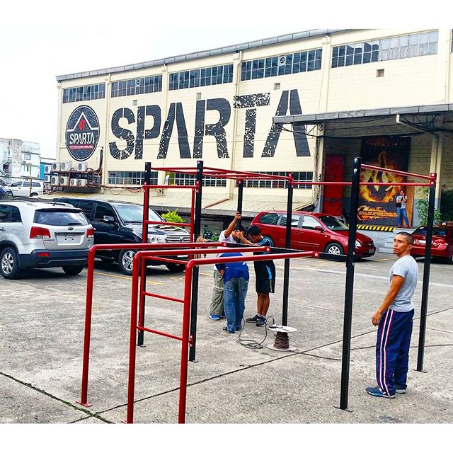 Hari ng Baras rig is currently being set up! Come see the strongest and most talented bar athletes in the Philippines battle it out this Saturday, July 16, 2016 here at Sparta! Skills and Reps Battles begin at 730 am and Championship battles will be at 5pm. Don't miss out on this one of a kind event!#thisisspartaph #HariNgBaras #calisthenics #ReynaNgBaras