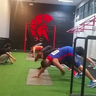 That last shout after you finish your workout! Awesome job @oscaroida keep up the good work!  Sparta Calisthenics Academy kalos classes tonight are at 7pm and 9pm as usual! #ThisIsSpartaPH #spartacalisthenicsacademy #calisthenics #Kalos